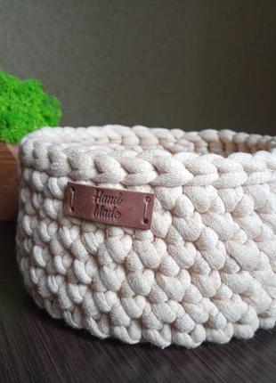 Вязаная корзина ручной работы