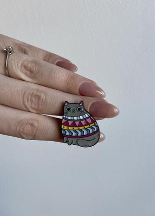 Пин значок металлический брошка котик в свитере