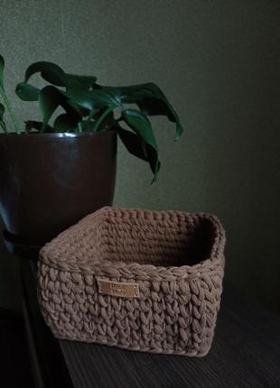 Вязаная корзина ручной работы