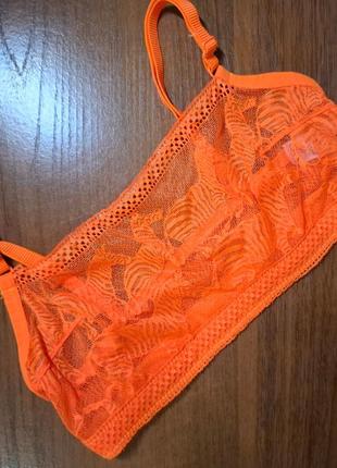 Яскравий топ