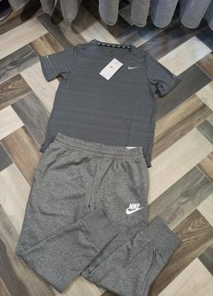 Оригинальный спортивный костюм nike