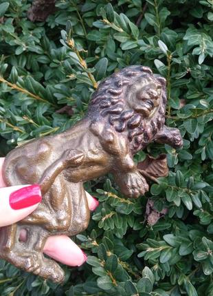 Бронзовый лев в идеальном состоянии.антик