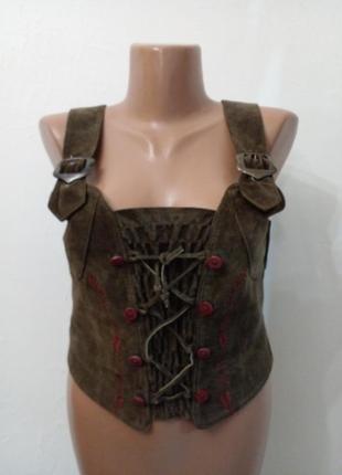 Жилет из натуральной замши в стиле кантри