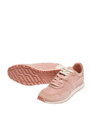 Кроссовки женские