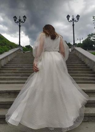 Біла випускна сукня