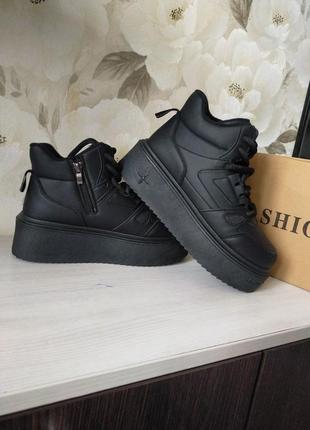 Зимние кроссовки ботинки 38-39 размер