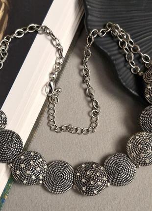 Актуальное колье в серебряном тоне.⚜️ стильный дизайн и отличное качество.