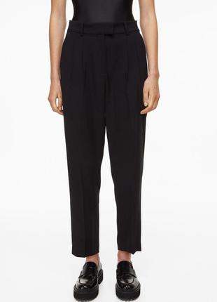 Новые укороченные брюки с защипами от h&m