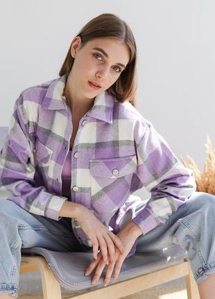 Лілова сорочка сорочка в клітинку