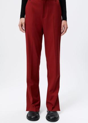 Классные прямые брюки цвета марсала zara