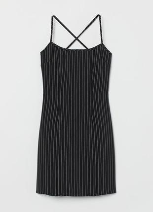 Черное короткое платье в тонкую полоску с открытой спиной от h&m