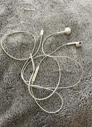 Оригинальные проводные наушники apple