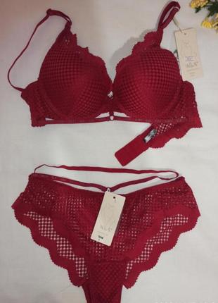Комплект нижньої білизни бордового кольору з паралоном, без пуш-ап