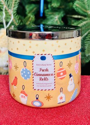 Свічка на 3 гноти fresh cinnamon rolls від bath&body works