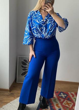 Брюки/кюлоти насиченого кольору zara