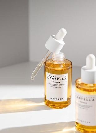 Заспокійлива сироватка з екстрактом центелли азіатської skin1004 madagascar centella ampoule3 фото