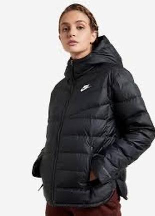 Жіноча куртка nike