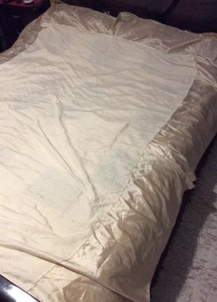 Простыня шелковая р.140*190 с трех сторон оборка 35см