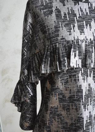 Срібляста сукня