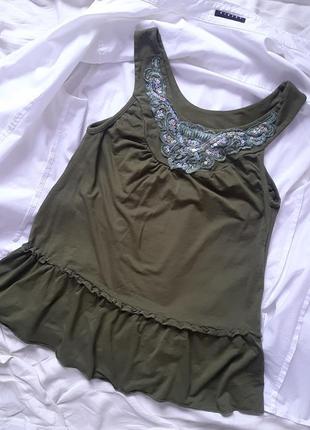 Трендова майка хакі з рюшею