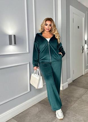 Жіночий спортивний костюм