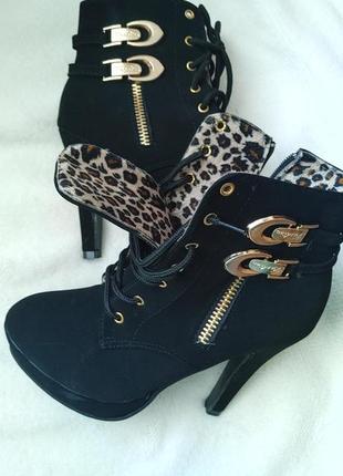 Ботильйони чорні з принтом