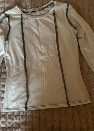 Біла кофтинка з чорними швами