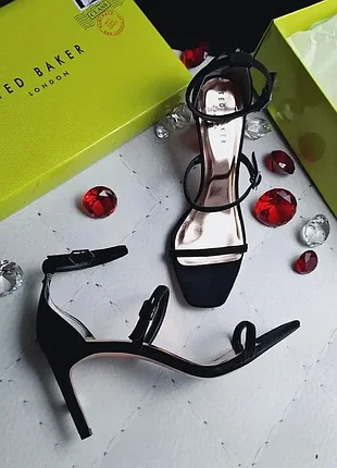 Ted baker оригінал чорні замшеві босоніжки на шпильці
