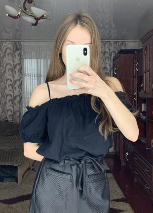 Чорна блуза (футболка) з коротким рукавом