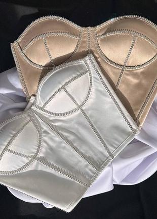 Женский качественный нарядный праздничный корсет с стразами с твердой чашкой бежевый