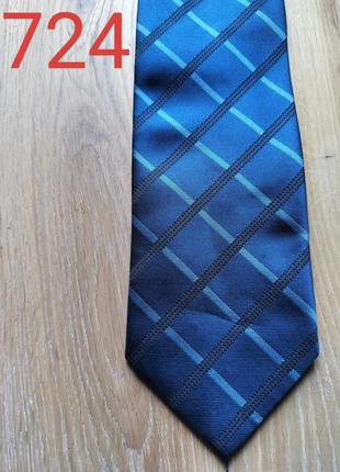 Широка синя краватка