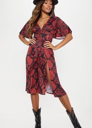 Платье миди с разрезом с змеиным принтом с пояском от prettylittlething