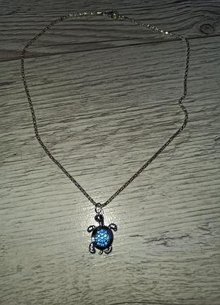 Классная подвеска на цепочке черепаха