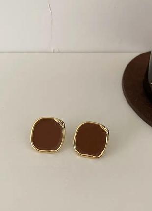 Геометрические серьги темно-коричневые