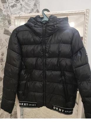 Стильная куртка dkny