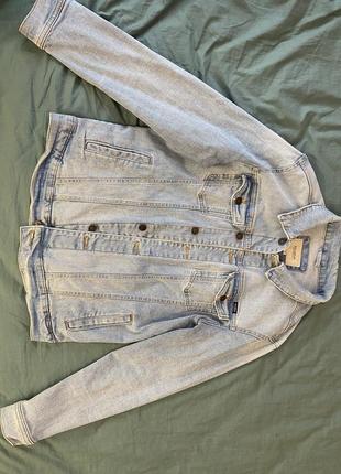 Джинсова куртка pull and bear