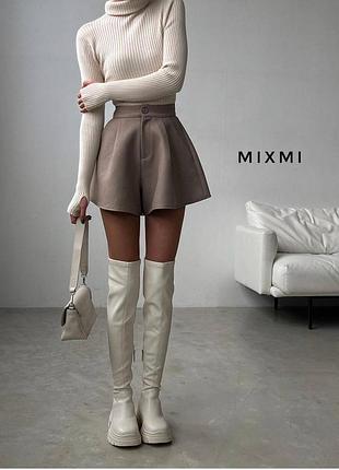 Жіночий костюм шорти з гольфом