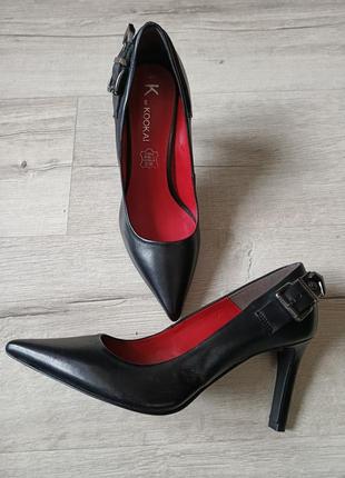 Елегантні шкіряні туфлі човники, лодочки