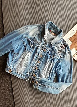 Джинсовая куртка с искусственными камушками