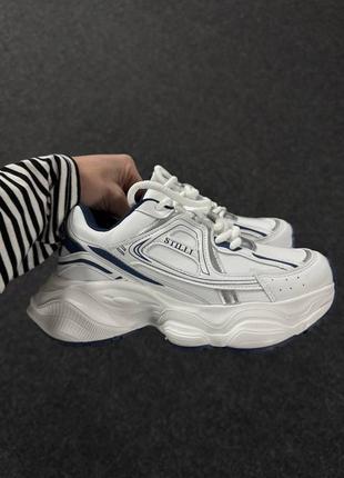 Кожаные кроссовки