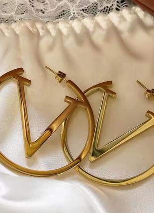 Серьги в стиле versace