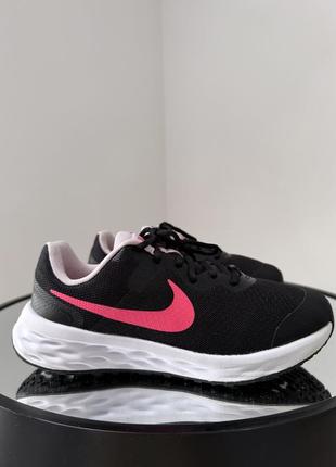 Легкие отличные кроссовки nike revolution