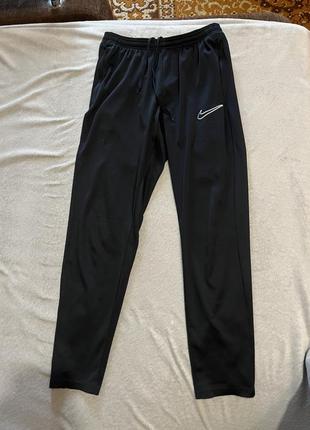 Спортивные штаны nike