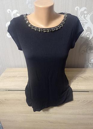 Футболка з каменями