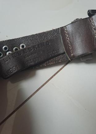 Фирменный кожаный ремень liebeskind