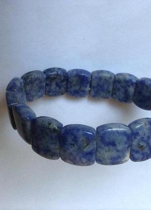 Браслет из камня.