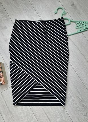 Стильная трикотажная юбка миди