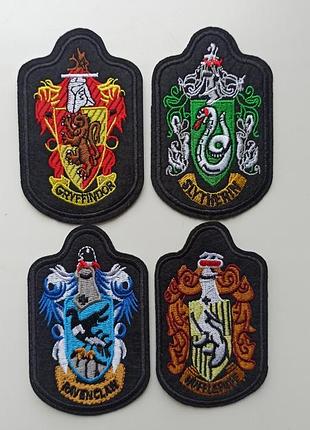Термонашивки hogwarts harry potter нашивки на футболку патч гарри поттер хогвартс gryffindor slytherin hufflepuff ravenclaw гриффиндор слизерин
