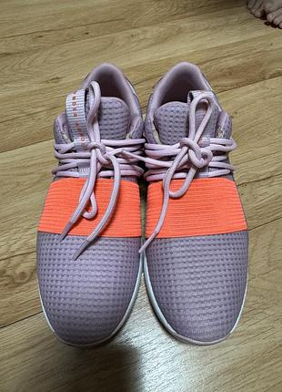 Продам кроссовки under armour