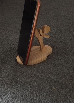 Деревянная подставка для телефона 5